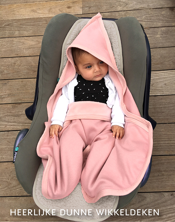 Roze wikkeldekentje / Omslagdoek voor je kleine meid van Sibble - Sibble de leukste babyspullen Maxi Cosi bekleding en nog veel meer!